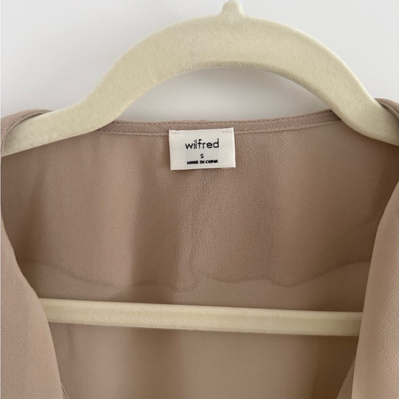 Aritzia Ruffle Front Top - Picture 4 of 4